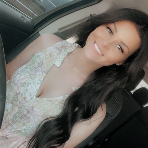 Meet your Posher, Camryn - Picture 1 of 1